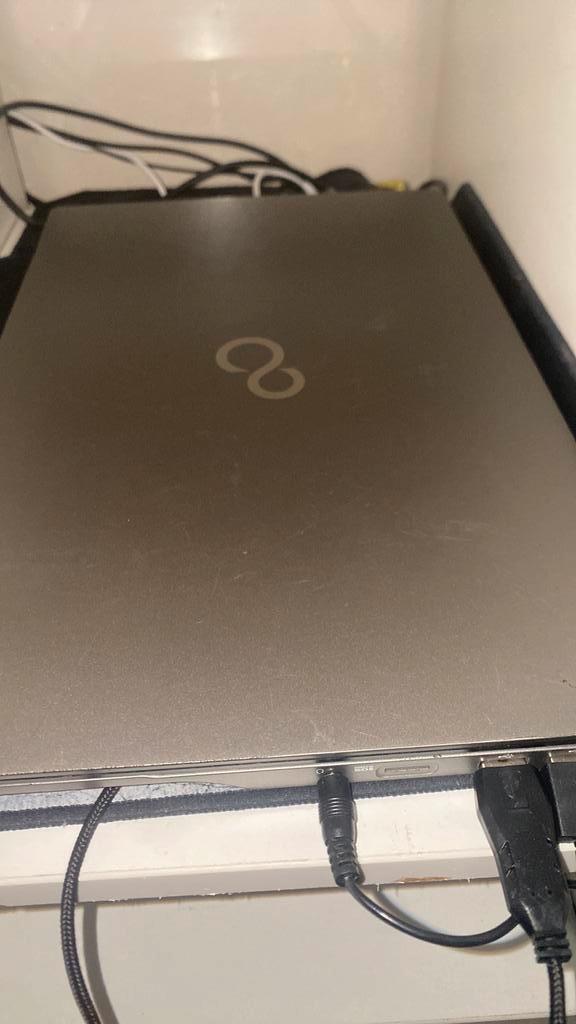 PC Fujitsu U7511 + iPhone 11 Pro Max – lot complet, Informatique & Logiciels, Enceintes Pc, Utilisé, Enlèvement ou Envoi