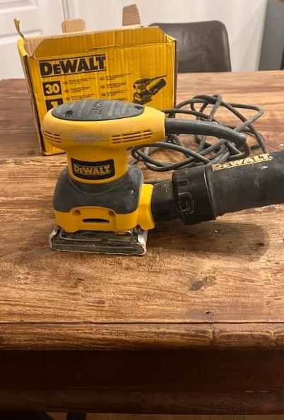 Schuurmachine te huur, Bricolage & Construction, Outillage | Ponceuses, Enlèvement, Comme neuf, 600 à 1200 watts, Ponceuse orbitale