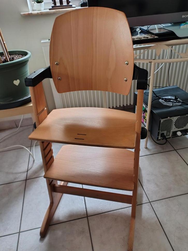 Chaise haute en bois massif  pour enfant  de marque Geuther., Enfants & Bébés, Chaises pour enfants, Utilisé