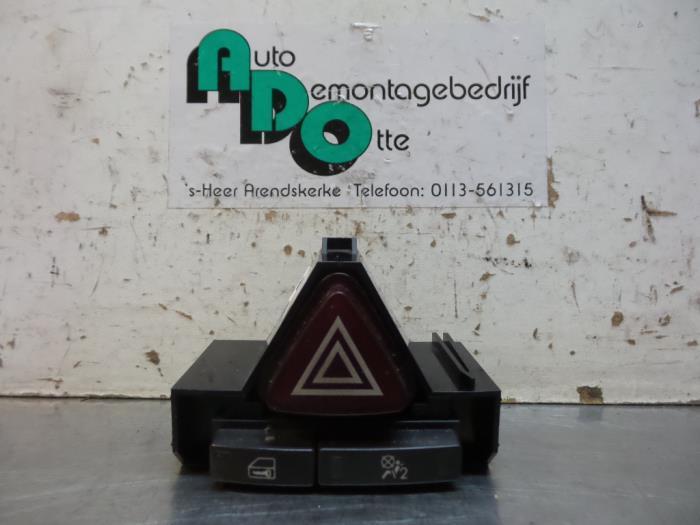 Paniekverlichtings Schakelaar van een Opel Corsa (Corsa D 07, Auto-onderdelen, Dashboard en Schakelaars, Opel, Gebruikt, 3 maanden garantie