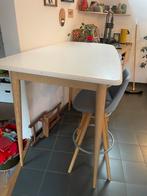 Table haute avec deux chaises a dossier, Enlèvement