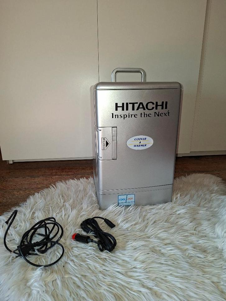 Mini-réfrigérateur portatif et armoire chauffante Hitachi, Electroménager, Réfrigérateurs & Frigos, Comme neuf, Sans bac à congélation
