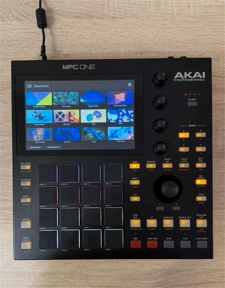 Akai MPC One-sampler, Muziek en Instrumenten, Samplers, Gebruikt, Ophalen of Verzenden