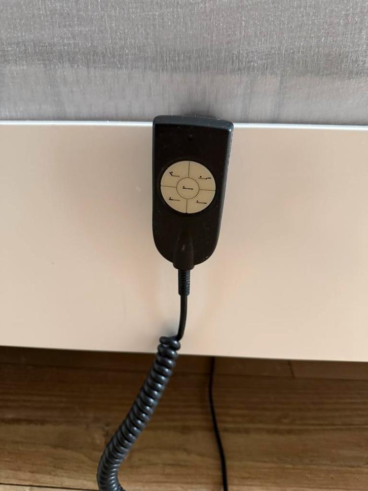 Lit électrique avec sommier réglable et télécommande, Maison & Meubles, Chambre à coucher | Lits, Utilisé, Une personne, 180 cm