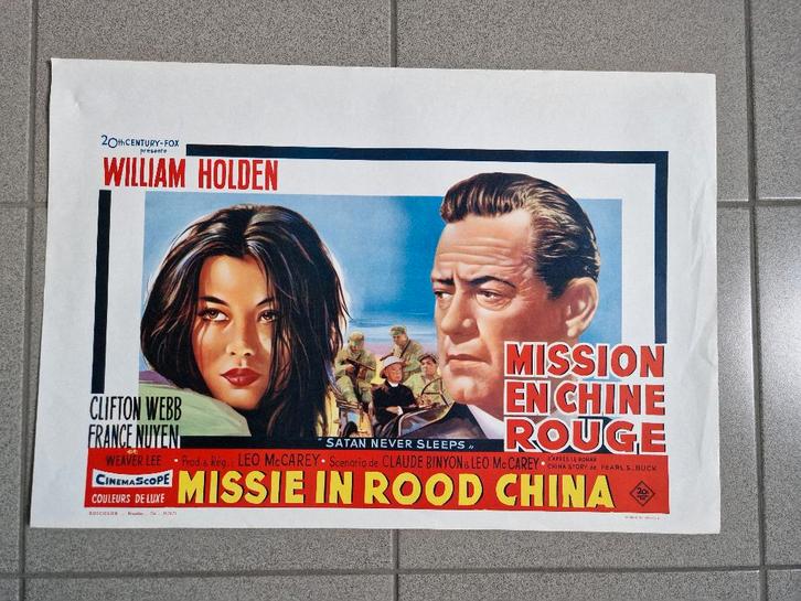 filmaffiche Satan Never Sleeps William Holden filmposter, Collections, Posters & Affiches, Comme neuf, Cinéma et TV, A1 jusqu'à A3