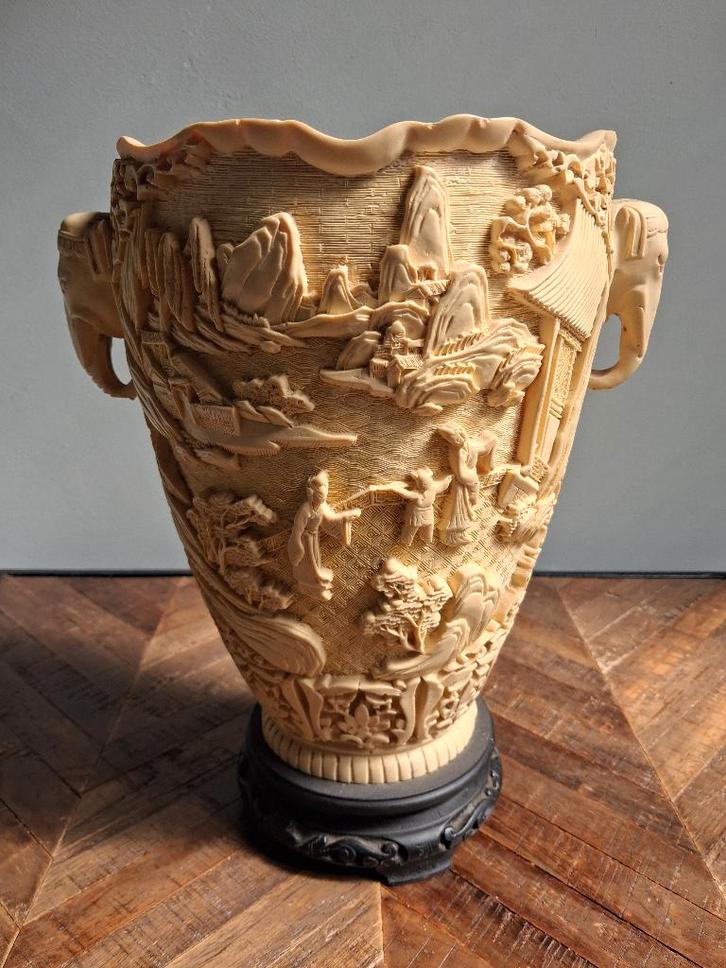 Vase chinois en faux ivoire à têtes d'éléphants, Maison & Meubles, Accessoires pour la Maison | Vases, Utilisé, Autres couleurs