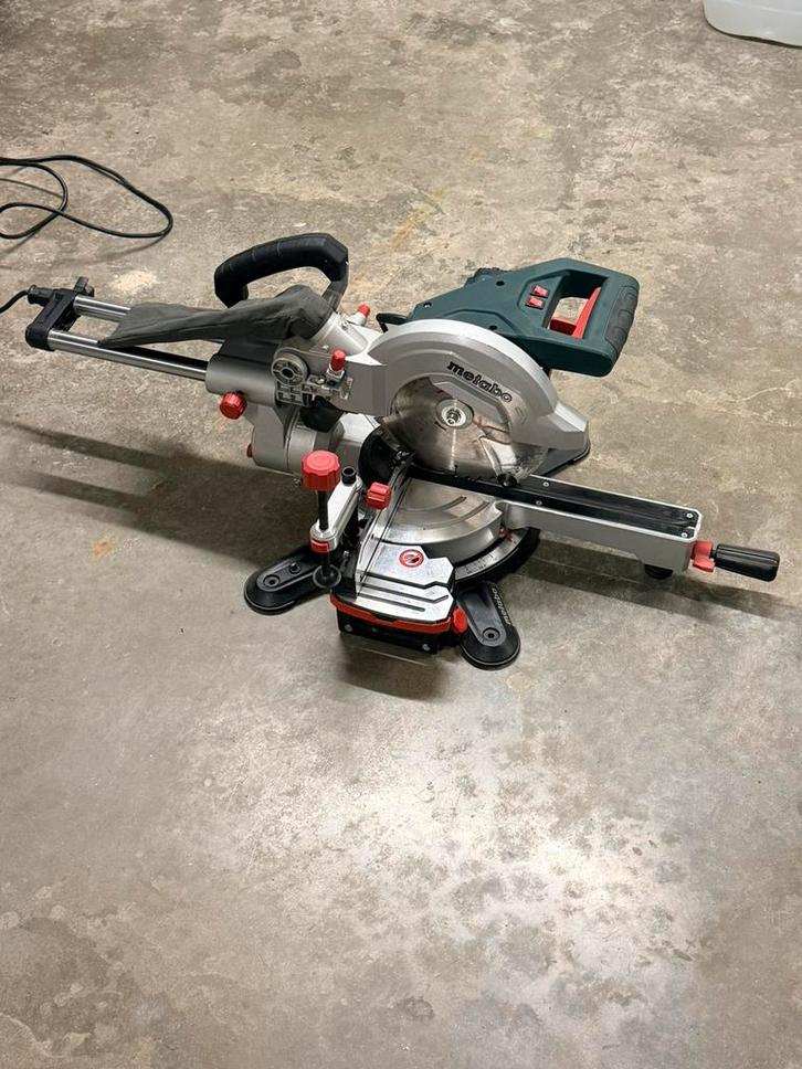 Scie à onglets Metabo KGS 216 M, Bricolage & Construction, Outillage | Scies mécaniques, Comme neuf, Enlèvement