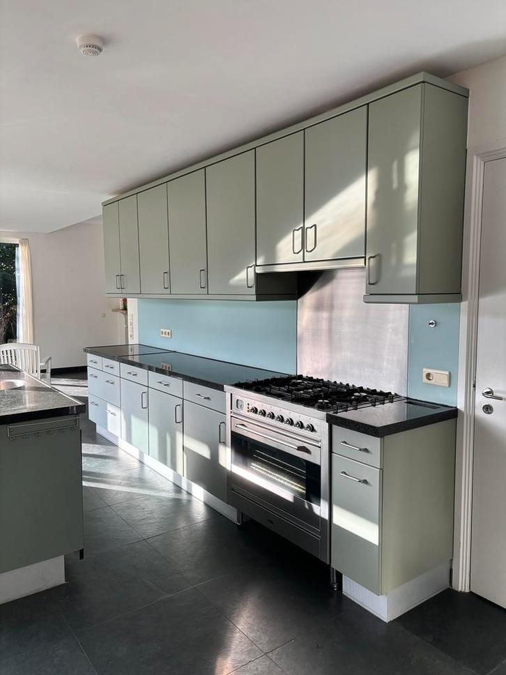 Grande cuisine équipée moderne avec îlot, Maison & Meubles, Cuisine | Cuisines complètes, Utilisé, Autres types, Vert, Granit ou Pierre