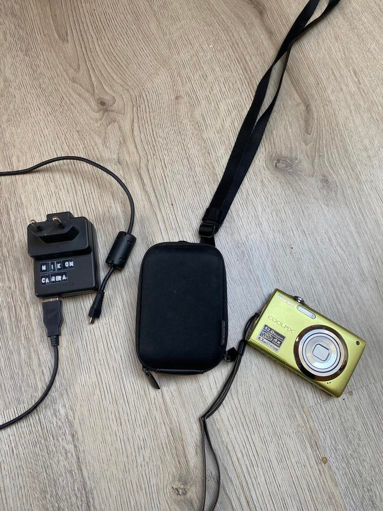 Nikon coolpix s3000 12MP digital compact camera, Ophalen of Verzenden, Zo goed als nieuw, Compact, Nikon