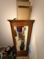 Spiegelkast, Enlèvement