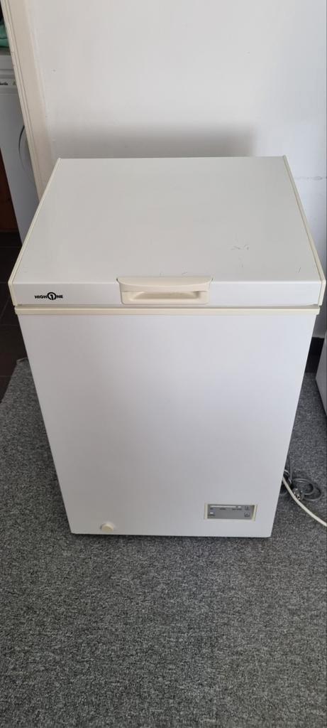Congélateur coffre High One 100L – Bon état et compact, Electroménager, Congélateurs, Utilisé, Autoportant, Congélateur, Congélateur