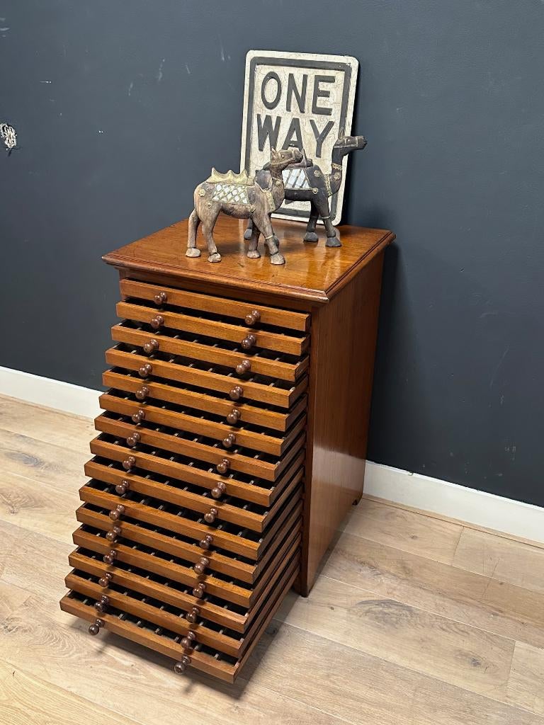 Antieke verzamelaarskast, Antiek en Kunst, Antiek | Kantoor en Zakelijk, Ophalen of Verzenden