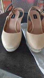 Prachtige merk schoenen echt leder m 37.5, Ophalen, Beige