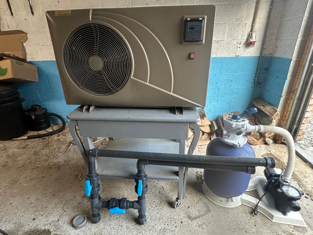 Ensemble pour piscine pompe à chaleur et filtration., Enlèvement, Utilisé, Pompe