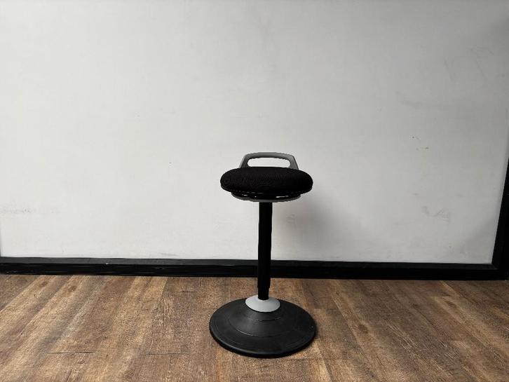 Zwart/Grijze Zit-sta kruk, Huis en Inrichting, Barkrukken, In hoogte verstelbaar, Ophalen