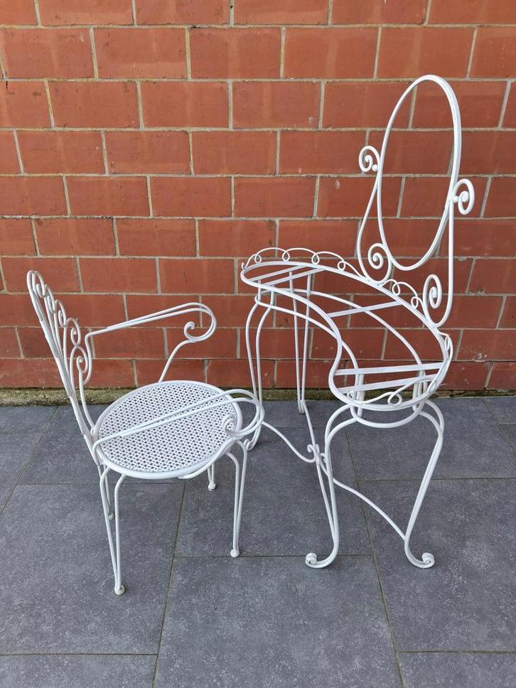 Table et chaise de coiffeur uniques en fer forgé, Maison & Meubles, Tables | Coiffeuses, Utilisé, 100 à 150 cm, 50 à 100 cm, Métal ou Aluminium