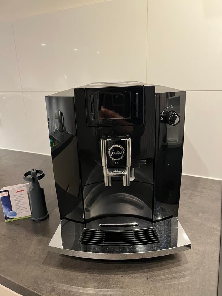 Jura E6 gen 2 Refurbished, Elektronische apparatuur, 10 kopjes of meer, Gemalen koffie, Ophalen of Verzenden, Koffiemachine