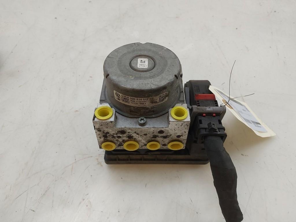 ABS POMP ABS Golf VII (AUA) (|5Q0614517CG|5Q0614517CGBEF|), Gebruikt, Volkswagen