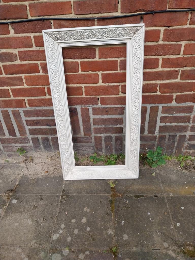 Houten decoratieve kader, Enlèvement