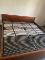 Houten kingsize bed met lattenbodem, Ophalen, Gebruikt, Bruin, Tweepersoons