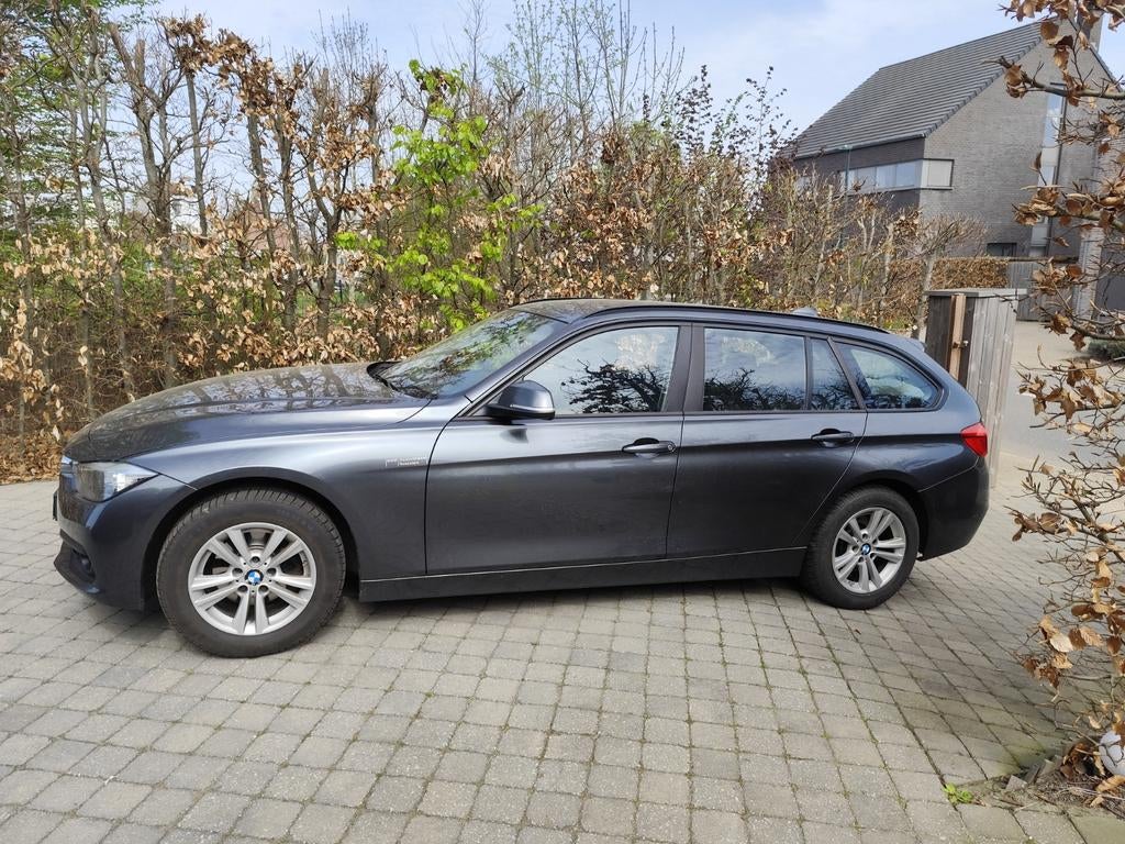 BMW 318d, Argent ou Gris, Euro 6, Boîte manuelle, Noir