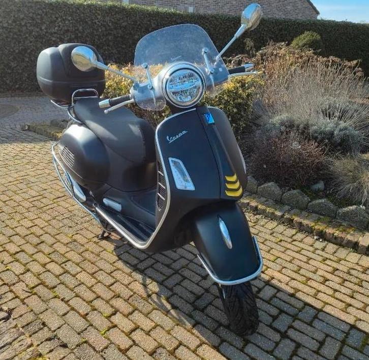 Vespa GTS Super Tech 300 HPE 2022, Fietsen en Brommers, Scooters | Vespa, Gebruikt, Overige modellen, Benzine, Ophalen