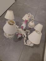 Mooie witte luchter met bloemenmotief , in goede staat, Ophalen