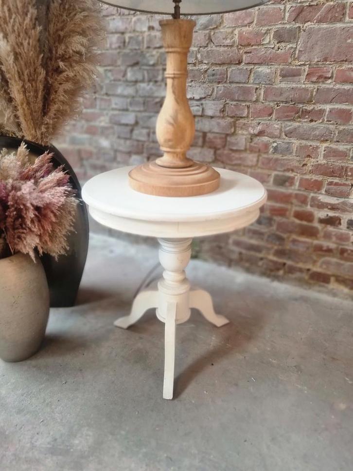 Table d'appoint en bois massif art:32/26, Maison & Meubles, Tables | Tables d'appoint, Comme neuf, Rond, 60 cm ou plus, Moins de 55 cm