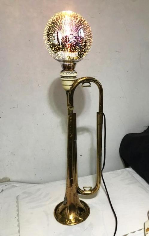 Lampe Trompette Tiffany style Bruxelles Antique✨😍😎🎶🤗👌, Antiquités & Art, Curiosités & Brocante, Enlèvement ou Envoi