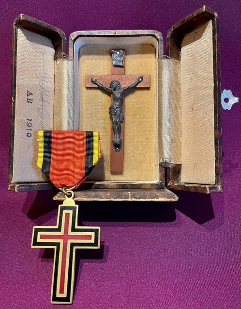 Fronttabernakeltje en een Aalmoezenierskruis 14-18., Verzamelen, Militaria | Algemeen, Landmacht, Overige typen, Ophalen of Verzenden