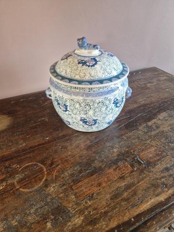 Blauwe Tendril Kylin Pot met Deksel beschikbaar voor biedingen