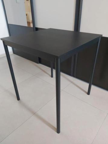 Ikea sandsberg  table carré 67 x 67 beschikbaar voor biedingen