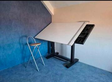 Architectuurtafel  beschikbaar voor biedingen