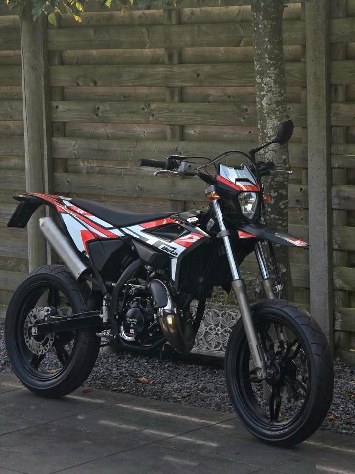 Beta RR 50 Motard in nieuwstaat met slechts 3500 km, Fietsen en Brommers, Brommers | Derbi, Zo goed als nieuw, Klasse B (45 km/u)