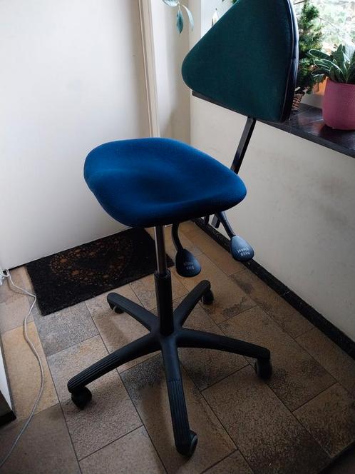 Frapett werkstoel/ kassastoel ergonomisch en compact., Huis en Inrichting, Bureaustoelen, Zo goed als nieuw, Bureaustoel, Blauw