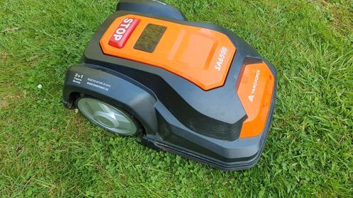 Grasrobot 650 m2 +200m nw draad +350 pennen. Garantie mei 26, Tuin en Terras, Robotmaaiers, Ophalen