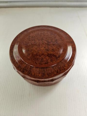 Bakeliet doosje. Jaren 30. beschikbaar voor biedingen