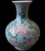 Oosterse vaas met bloemmotief., Antiquités & Art, Antiquités | Vases, Enlèvement ou Envoi