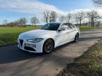 Alfa Romeo Giulia 49.000 km's, Auto's, Automaat, Achterwielaandrijving, 4 cilinders, Leder en Stof