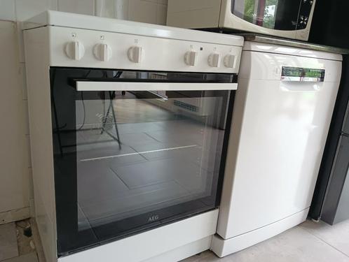afwasmachien tekoop in garantie,fornuis 2 jaar oud, Huis en Inrichting, Keuken | Keukenelementen, Zo goed als nieuw, Minder dan 100 cm