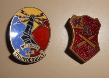 US Army WW2 1940 – 1945 kentekens DI’s Distinctive Insignia beschikbaar voor biedingen