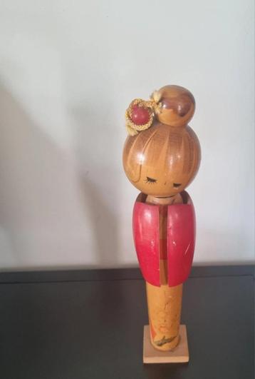 Prachtige Kokeshi beschikbaar voor biedingen