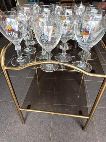 leffe glazen beschikbaar voor biedingen