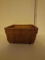Rieten mand vierkant bruin, Huis en Inrichting, Woonaccessoires | Schalen en Manden, Ophalen, Zo goed als nieuw, Vierkant, Mand