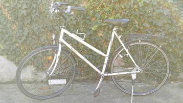  KTM damesfiets , 15 versnellingen , 28 inch wielen beschikbaar voor biedingen