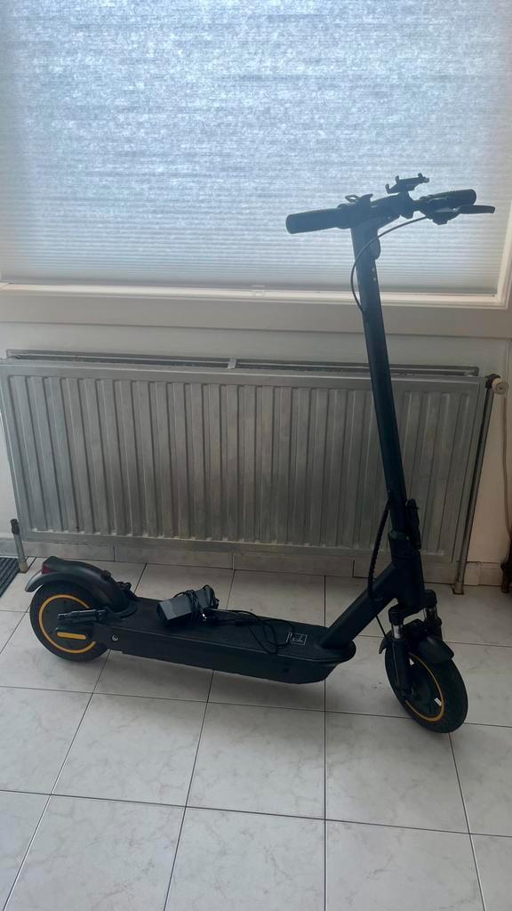 Elektrische Step AOVOPRO ESMAX + Gsm Houder, Fietsen en Brommers, Steps, Zo goed als nieuw, Elektrische step (E-scooter), Ophalen