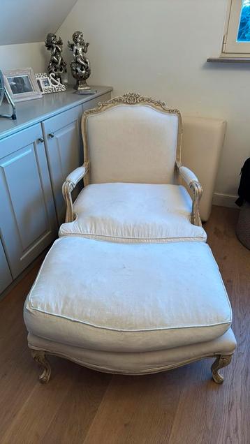 Fauteuille met poef beschikbaar voor biedingen