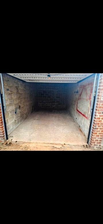 Gesloten garagebox 800m treinstation van Namen  beschikbaar voor biedingen