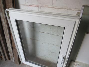pvc draaikipraam  met dubbel glas  beschikbaar voor biedingen