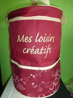 Sac rond "Mes loisirs créatifs" NEUF 8€, Bijoux, Sacs & Beauté, Autres types, Rouge, Enlèvement ou Envoi, Neuf